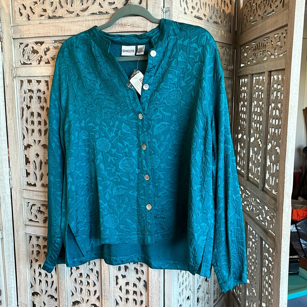 Long sleeve tropical turquoise 82% silk with its original tags.